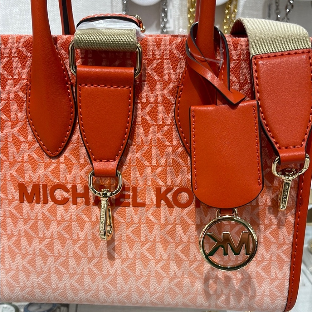 Michael Kors Mirella Small Ombré Signature Logo Crossbody XBODY Shopper Bag
NWT - Picture 2 of 16